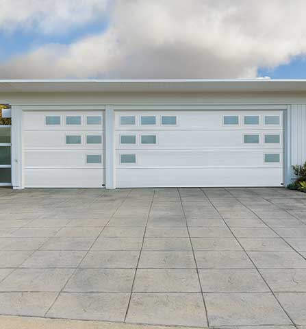 Lincoln Flushed True White Garage Door